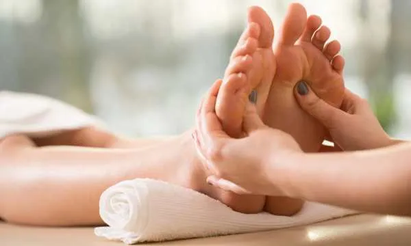 How to Apply Foot Reflexology and Transform your Client’s Well-Being